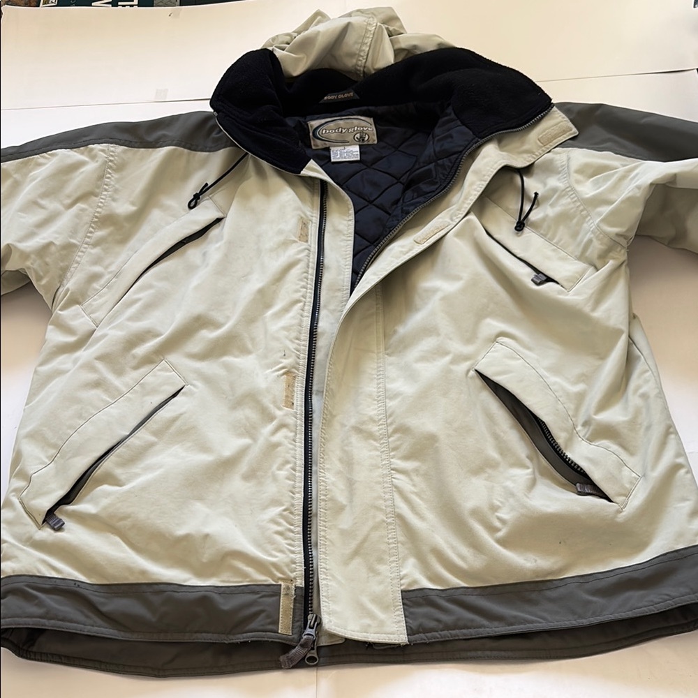 Body Glove ski snow Jacket men’s size Large. Cream and black GUC body Glove ski
